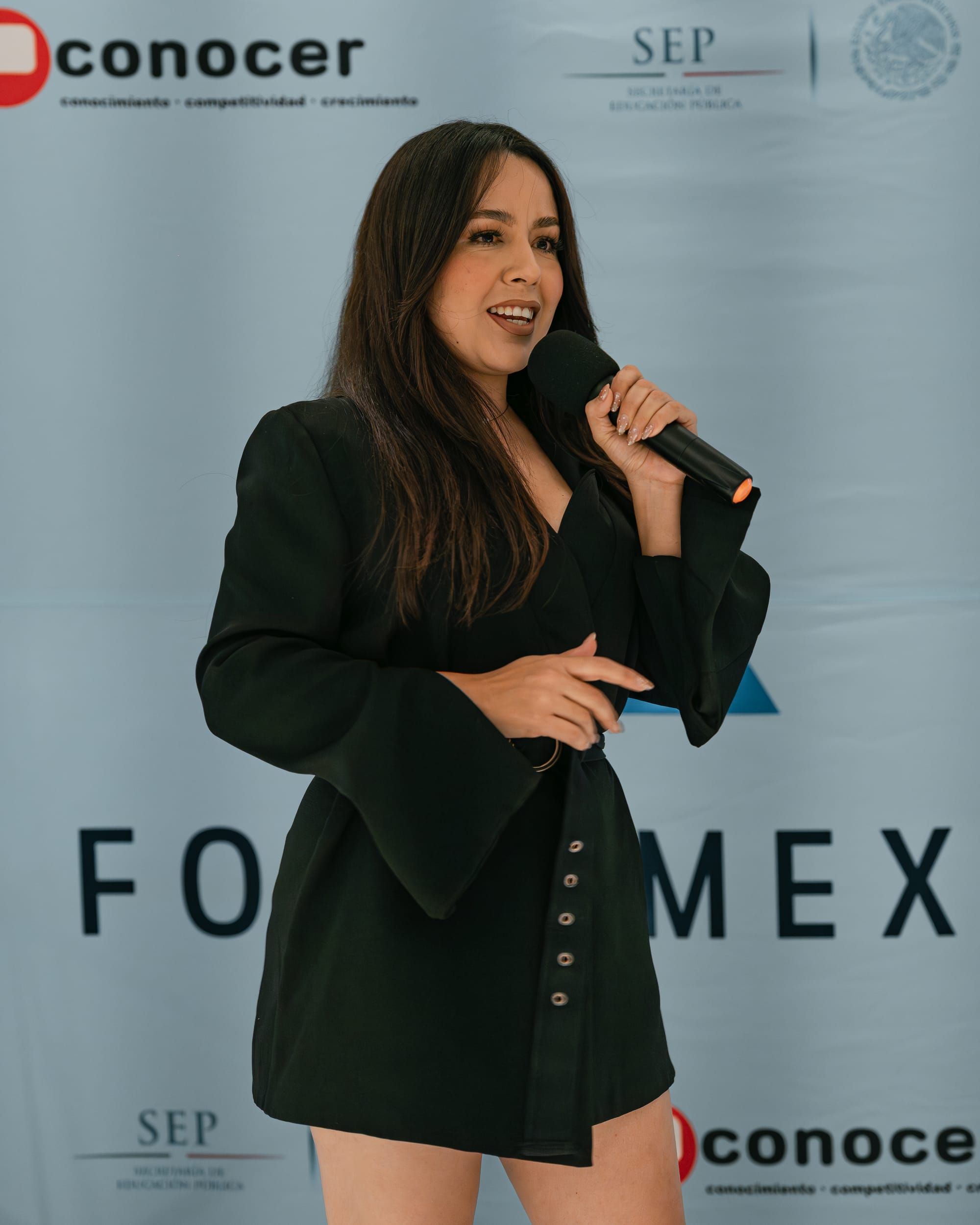 Conferencia y pitch de impacto Speaker Pro