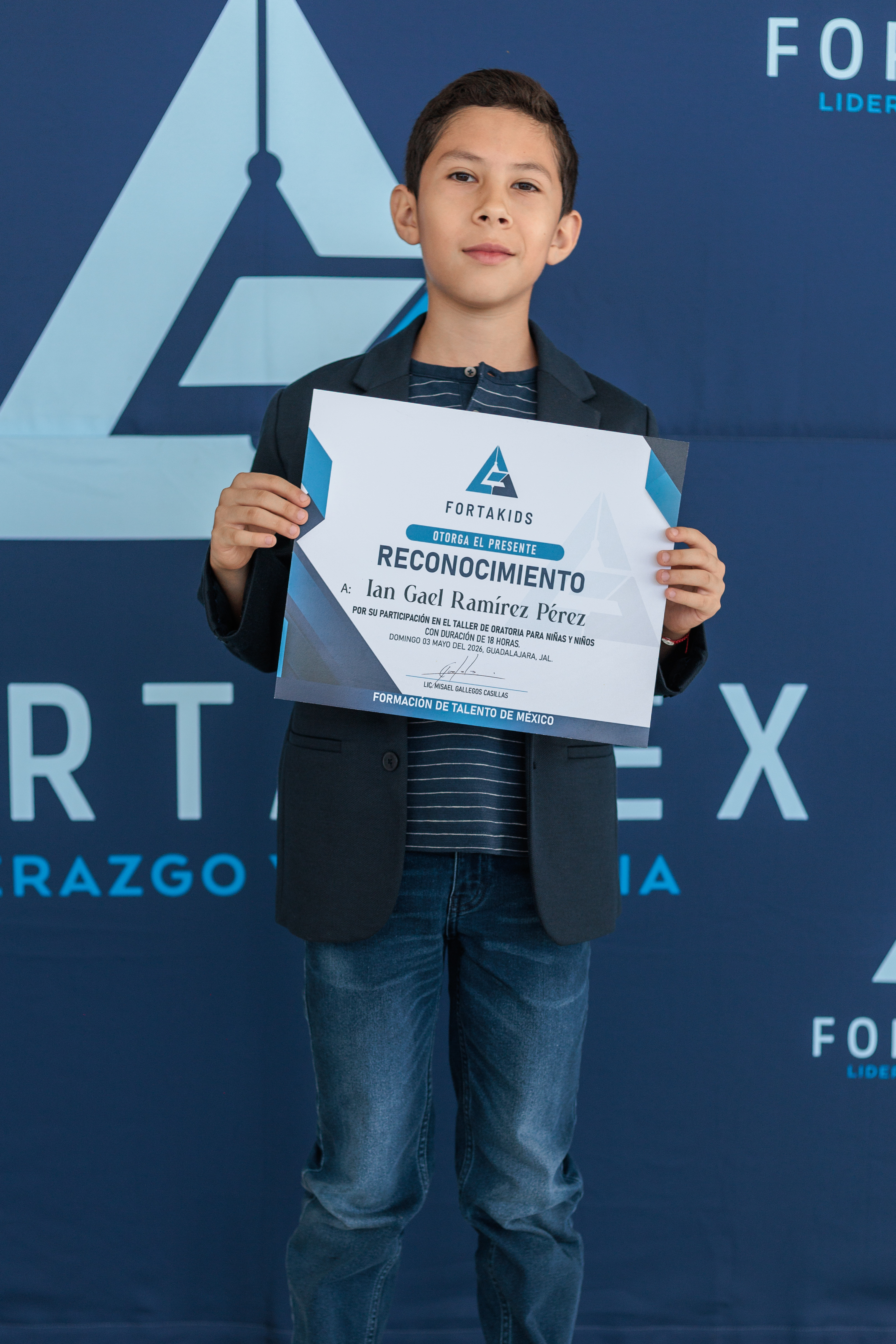 Niños demostrando confianza ante el público