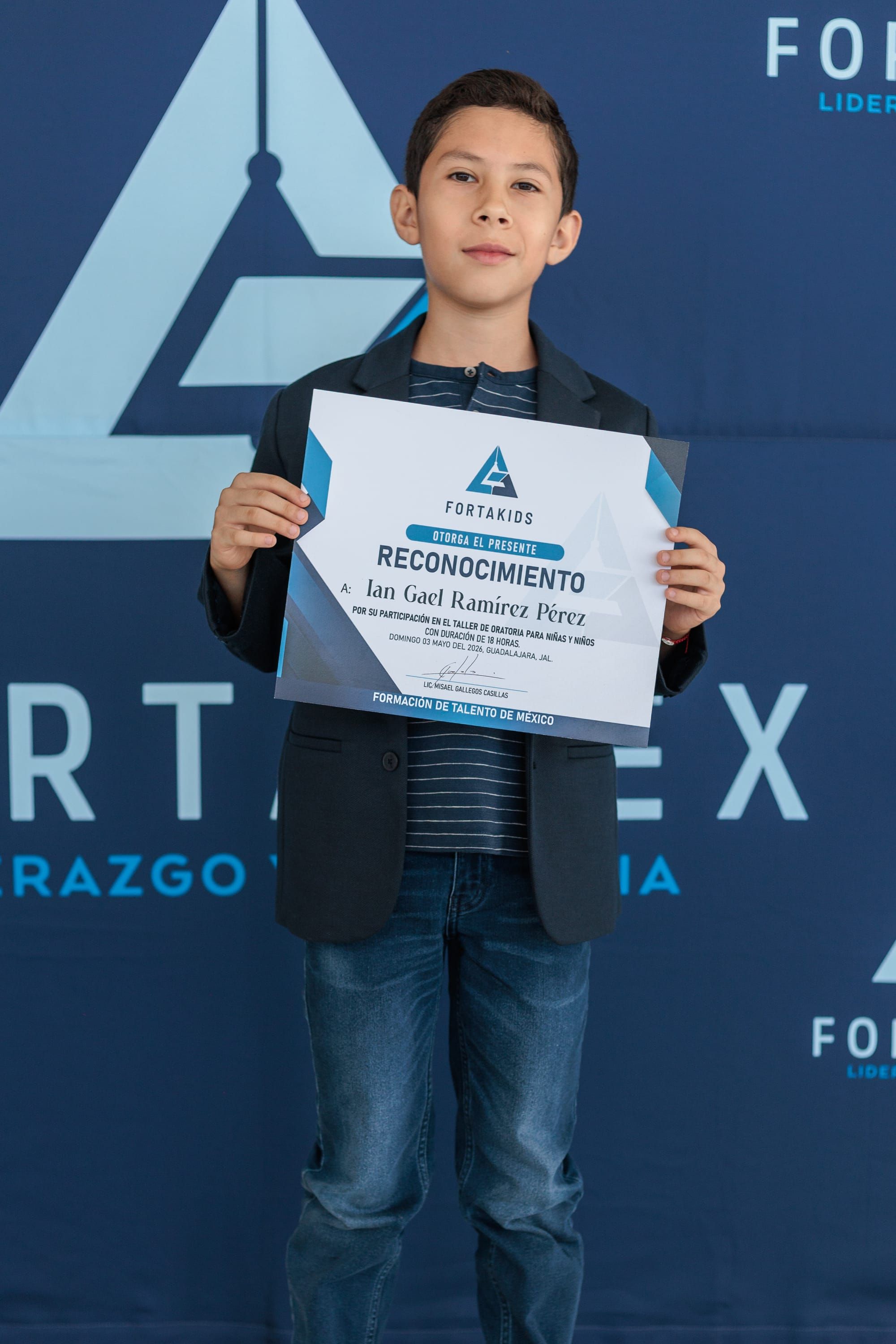 Niños demostrando confianza ante el público