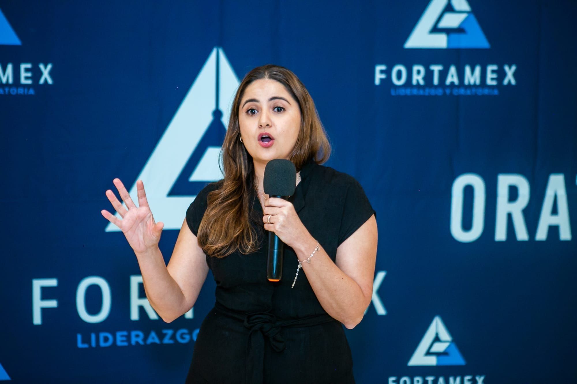 Entrega de reconocimientos a alumnos